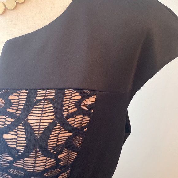 Black cocktail dress with cap sleeve and lace front panel. - Picture 4 of 9